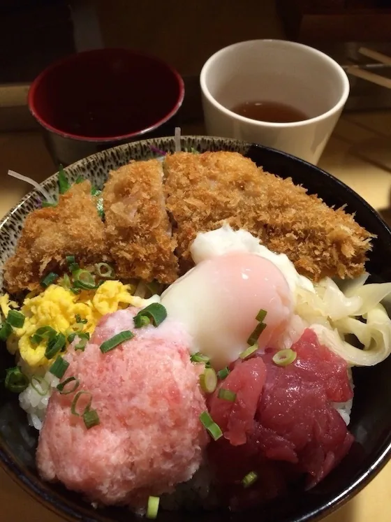 丼料理とお茶